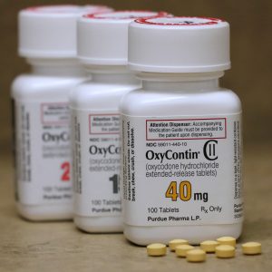 Oxycodon, som bland annat säljs under varumärket OxyContin, är en opioidläkemedel som används för behandling av måttlig till svår smärta. Det tas vanligtvis via munnen och finns i beredningar med omedelbar frisättning och kontrollerad frisättning.
