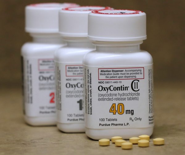 Oxycodon, som bland annat säljs under varumärket OxyContin, är en opioidläkemedel som används för behandling av måttlig till svår smärta. Det tas vanligtvis via munnen och finns i beredningar med omedelbar frisättning och kontrollerad frisättning.